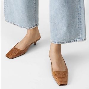 Toteme The Mule in Beige Croco NWT